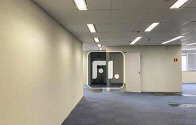 Imagem: O depósito possui 4 Vagas na garagem e 413m² de Área e está