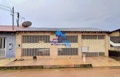 Imagem: A casa possui 2 Dormitórios, 1 Banheiro, 2 Vagas na garagem