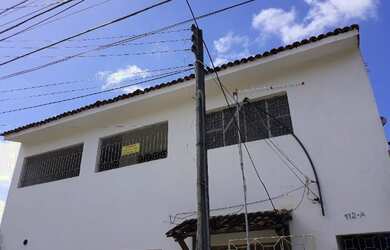 Imagem: A casa possui 3 Dormitórios e 2 Banheiros e está localizado
