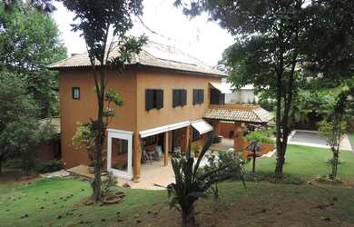 Imagem: A casa em condomínio possui 4 Dormitórios, 5 Banheiros, 3