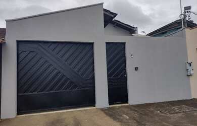 Imagem: A casa possui 2 Dormitórios, 2 Banheiros, 1 Vaga na garagem