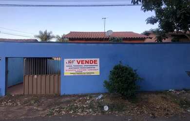 Imagem: Casa usada 2/4 sendo 1 suíte, quintal com espaço privilegiado