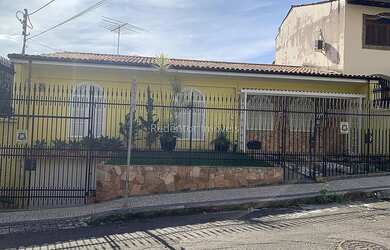 Imagem: A casa possui 4 Dormitórios, 4 Banheiros, 2 Vagas na garagem