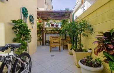 Imagem: A casa em condomínio possui 4 Dormitórios, 5 Banheiros, 2