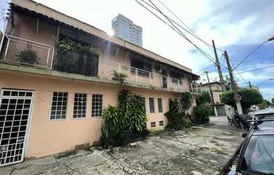 Imagem: A casa possui 3 Dormitórios, 3 Banheiros, 2 Vagas na garagem