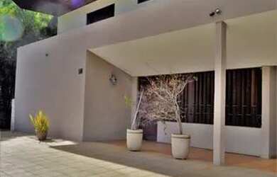 Imagem: A casa possui 5 Dormitórios, 5 Banheiros, 4 Vagas na garagem