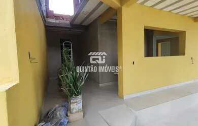 Imagem: A casa possui 4 Dormitórios, 1 Banheiro, 2 Vagas na garagem