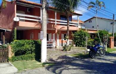 Imagem: A casa em condomínio possui 4 Dormitórios, 5 Banheiros, 120m²