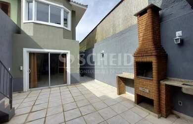 Imagem: A casa possui 2 Dormitórios, 4 Banheiros, 2 Vagas na garagem