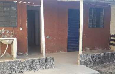 Imagem: A casa possui 2 Dormitórios, 1 Banheiro, 3 Vagas na garagem