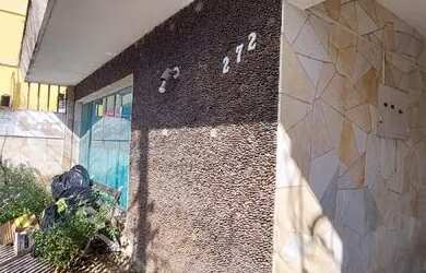 Imagem: A casa possui 5 Dormitórios, 4 Banheiros, 4 Vagas na garagem