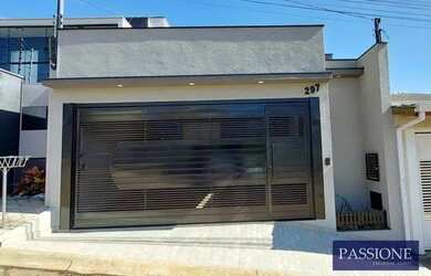 Imagem: A casa em condomínio possui 3 Dormitórios, 2 Banheiros, 2