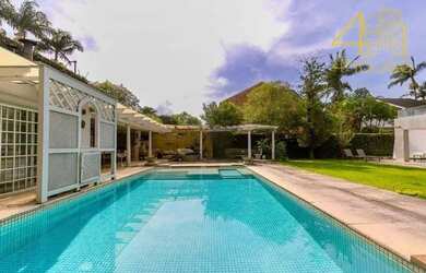 Imagem: A casa possui 5 Dormitórios, 5 Banheiros, 4 Vagas na garagem