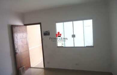 Imagem: A casa possui 3 Dormitórios, 1 Banheiro, 2 Vagas na garagem