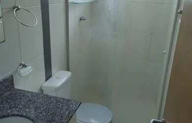 Imagem: A casa possui 1 Dormitório, 1 Banheiro, 1 Vaga na garagem