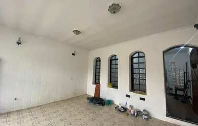 Imagem: A casa possui 2 Dormitórios, 2 Banheiros, 2 Vagas na garagem