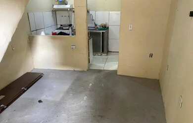 Imagem: A casa possui 1 Dormitório e 1 Banheiro e está localizado