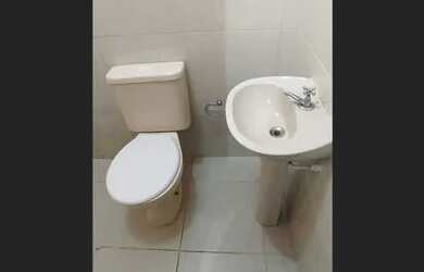 Imagem 4: Aluga-se ctt disponível depois do dia 5/8 valor 550 fora água e energia