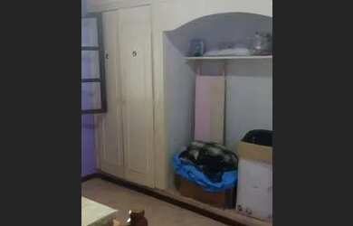 Imagem: A casa possui 2 Dormitórios, 2 Banheiros e 1 Vaga na garagem