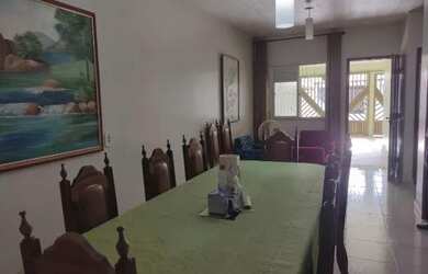 Imagem: A casa possui 2 Dormitórios, 1 Banheiro, 1 Vaga na garagem