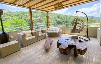 Imagem: A casa em condomínio possui 5 Dormitórios, 5 Banheiros, 4