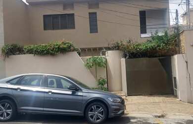 Imagem: A casa possui 3 Dormitórios, 3 Banheiros, 1 Vaga na garagem