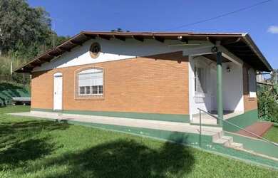 Imagem: A casa possui 3 Dormitórios, 3 Banheiros, 3 Vagas na garagem