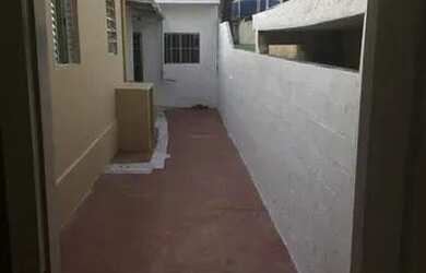 Imagem: A casa possui 2 Dormitórios, 2 Banheiros, 1 Vaga na garagem