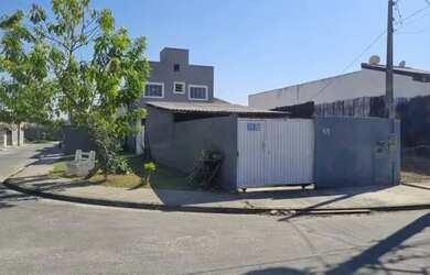 Imagem: A casa possui 2 Dormitórios, 2 Banheiros, 4 Vagas na garagem