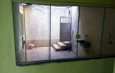 Imagem: A casa possui 2 Dormitórios, 1 Banheiro e está localizado