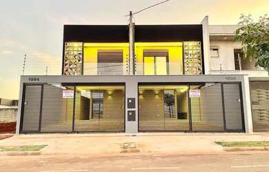 Imagem: A casa possui 3 Dormitórios, 3 Banheiros, 2 Vagas na garagem