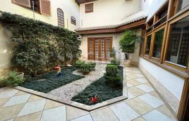 Imagem: A casa em condomínio possui 4 Dormitórios, 4 Banheiros, 4