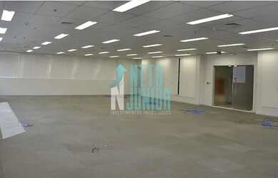 Imagem: O depósito possui 5 Vagas na garagem, 495m² de Área e está