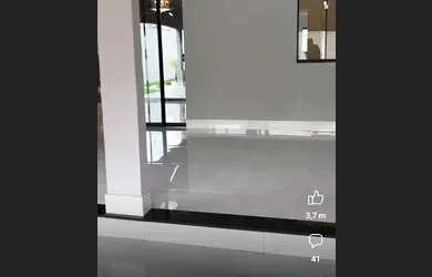 Imagem: A casa possui 2 Dormitórios, 1 Banheiro, 2 Vagas na garagem