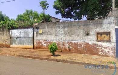 Imagem: A casa possui 1 Dormitório, 1 Banheiro, 1 Vaga na garagem