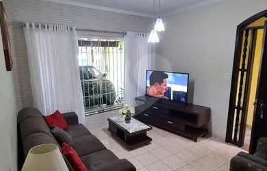 Imagem: A casa possui 3 Dormitórios, 2 Banheiros, 2 Vagas na garagem