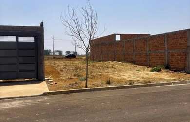 Imagem: O terreno possui 240m² de Área e está localizado em Vista