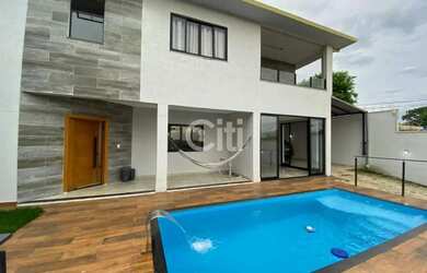 Imagem: A casa possui 5 Dormitórios, 1 Banheiro, 2 Vagas na garagem