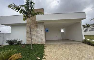 Imagem: A casa em condomínio possui 3 Dormitórios, 2 Banheiros, 2