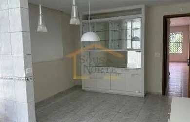 Imagem: A casa possui 3 Dormitórios, 2 Banheiros, 2 Vagas na garagem