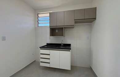 Imagem 5: Quarto e sala na Ponta da Praia