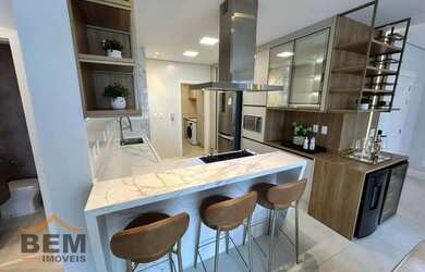 Imagem: O apartamento possui 4 Dormitórios, 2 Banheiros, 2 Vagas na