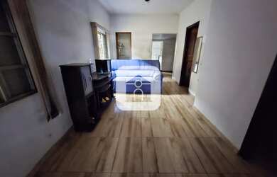 Imagem: A casa possui 3 Dormitórios, 2 Banheiros, 2 Vagas na garagem