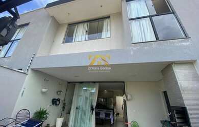 Imagem: A casa possui 3 Dormitórios, 3 Banheiros, 2 Vagas na garagem