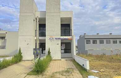 Imagem: A casa possui 2 Dormitórios, 3 Banheiros, 1 Vaga na garagem