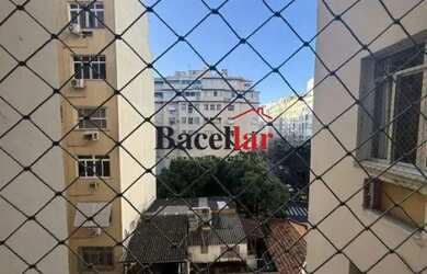 Imagem: O apartamento possui 3 Dormitórios, 2 Banheiros, 100m² de