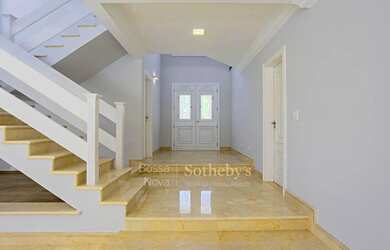 Imagem 3: Casa reformada com lazer ensolarado e ambientes integrados