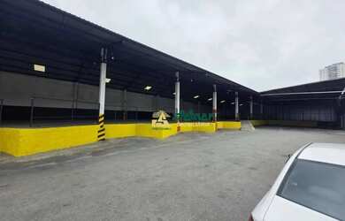 Imagem: O depósito possui 3 Vagas na garagem, 2.332m² de Área e