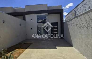 Imagem: A casa possui 2 Dormitórios, 1 Banheiro, 2 Vagas na garagem