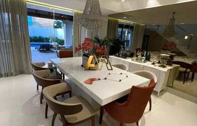 Imagem: A casa em condomínio possui 4 Dormitórios, 2 Banheiros, 4